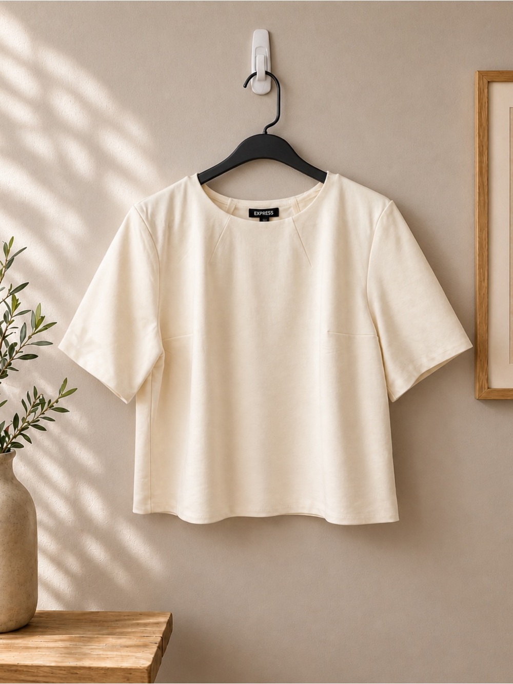 NWT Express Ivory Short Sleeve Structured Top Size Large